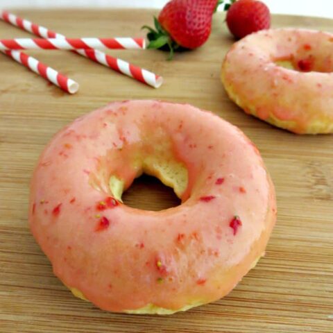 baked strawberry donuts