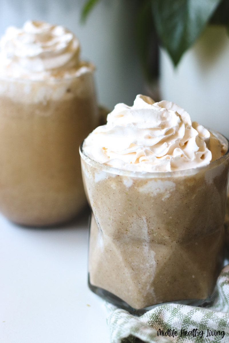 the finished apple pie smoothies. 