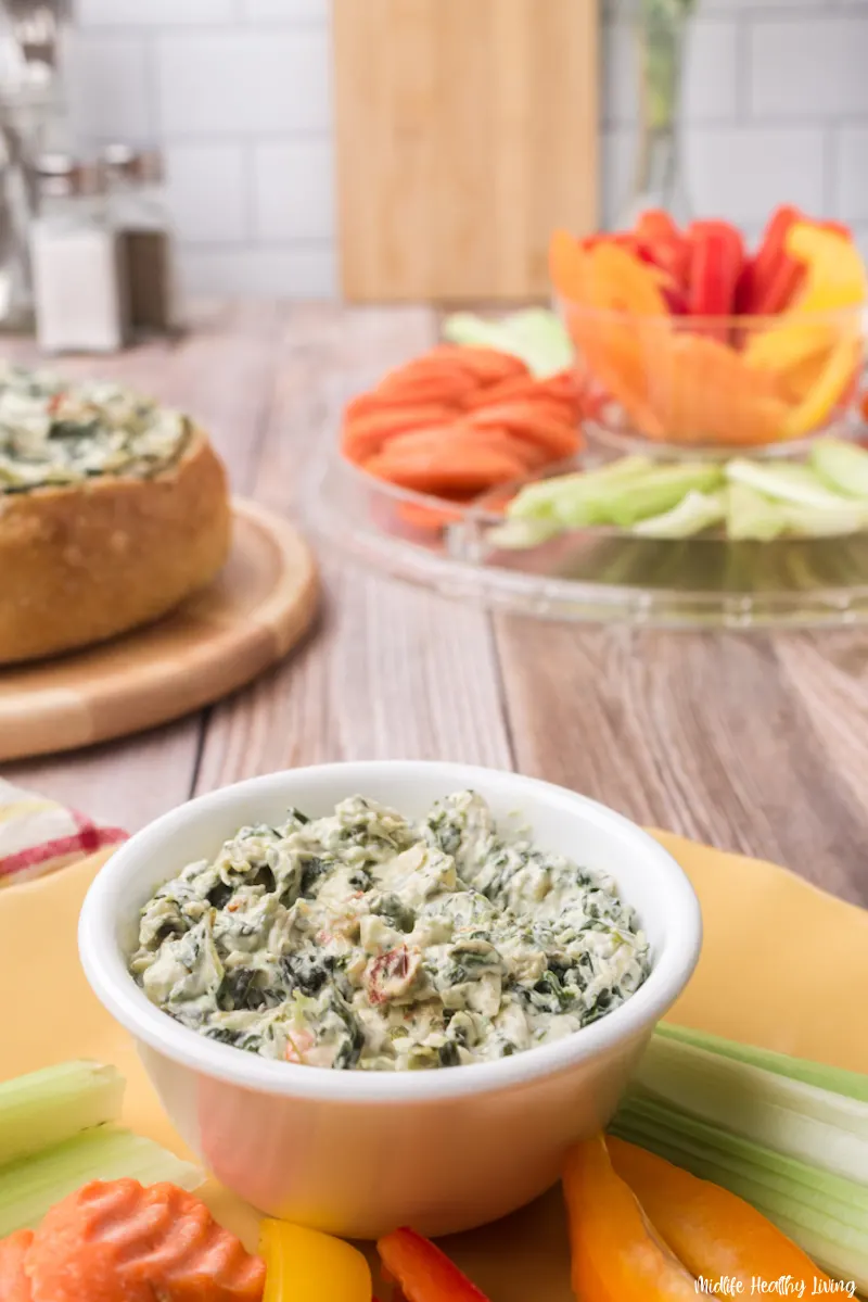 Spinach dip in the bowl ready to serve. 