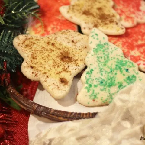 Featured image showing the finished grandmas sand tart cookies ready to eat.