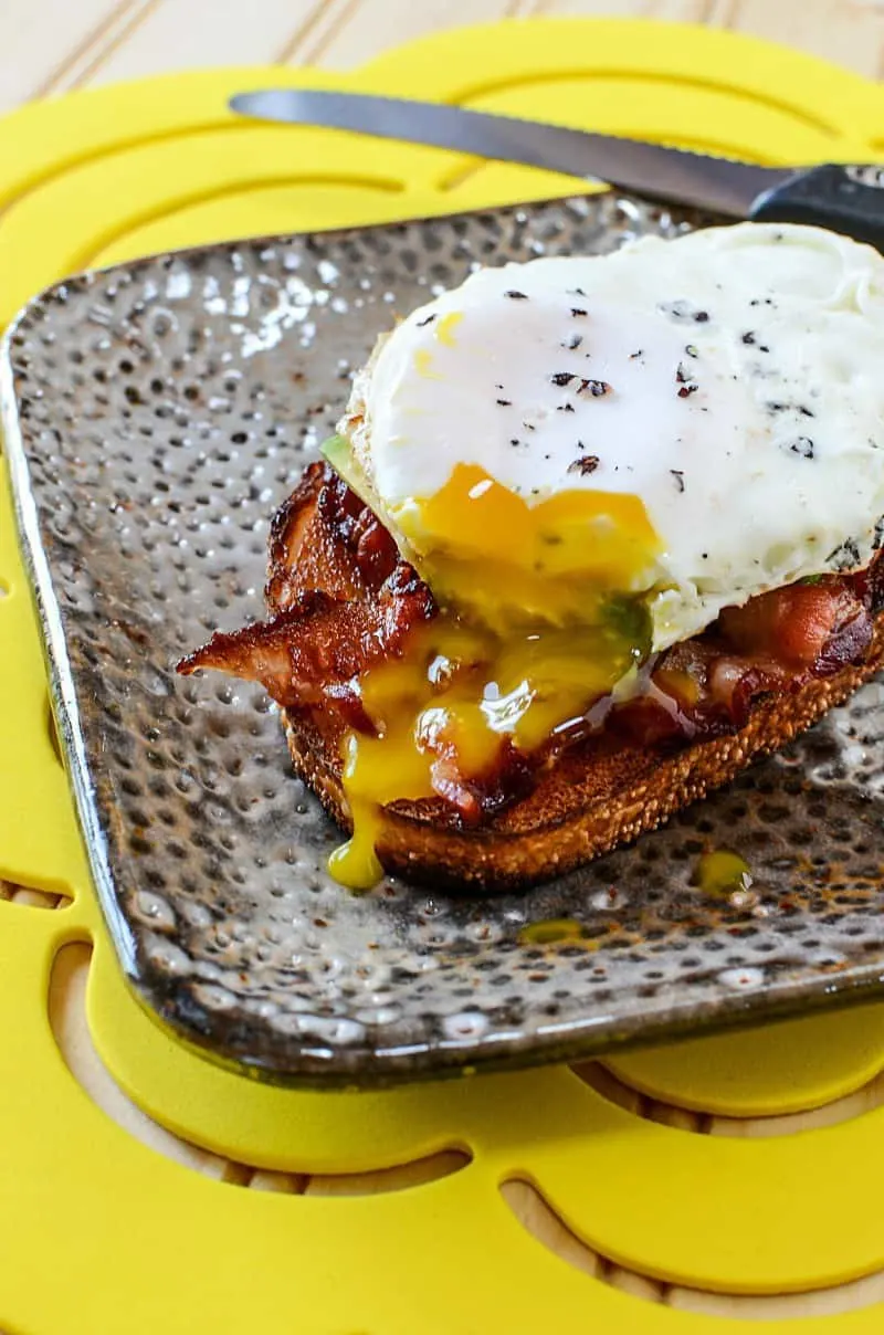 bacon-egg-and-avocado-toast