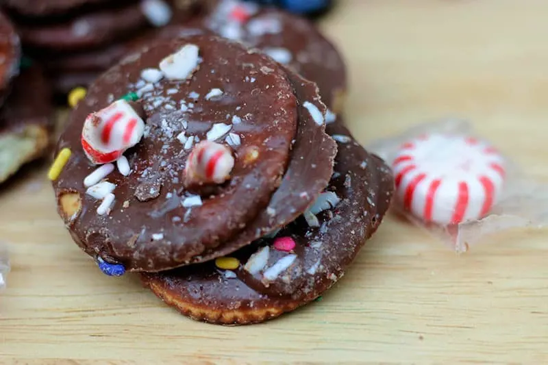 These No Bake Chocolate Peppermint Cookies are so easy. They taste like another mint cookie sold by the Girl Scouts. They are easy and delicious. 