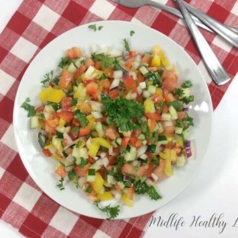 This Weight Watches Mediterranean salad is light and delicious. It's a great summer side dish. It's healhty too, just 1 Freestyle Smart Point per serving!