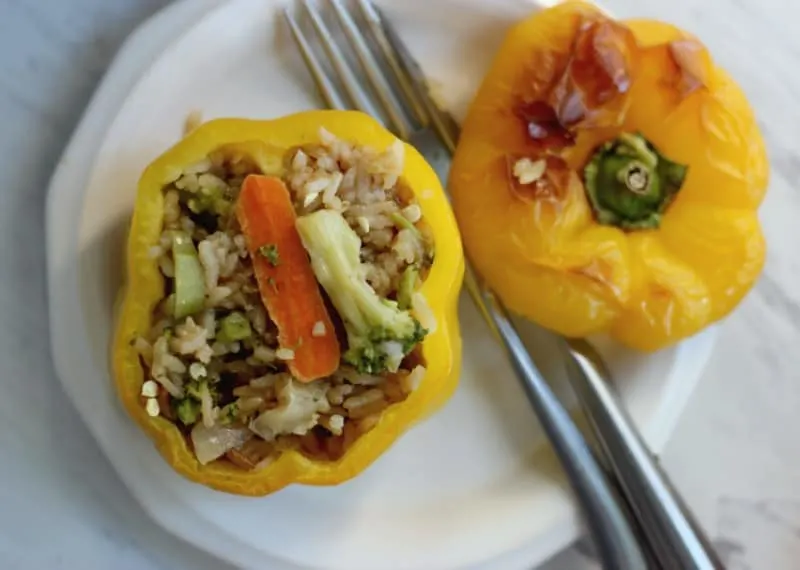Easy Weight Watchers Friendly Beef and Broccoli Stuffed Peppers 