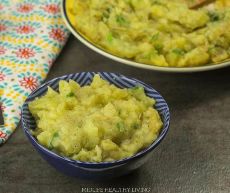 Do you love mashed potatoes but dread the points / calories / carbs? Here is a great recipe for healthy mashed potatoes. These chunky mashed potatoes are delicious and they have just a few Weight Watchers Freestyle Smart Points per serving!