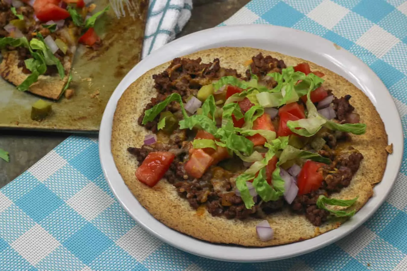 If you are a pizza lover like me, finding healthier alternatives while on the Weight Watchers program is a must! This Weight Watchers cheeseburger pizza recipe is great!