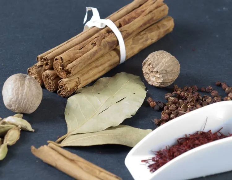 What are the health benefits of cinnamon? Cinnamon isn’t just for baking and putting a delectable scent in the air, it’s packed full of health benefits.