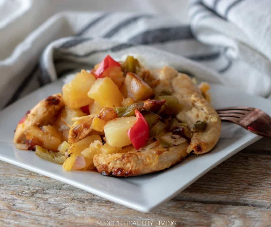 Instant Pot sweet and sour chicken is a delicious Weight Watchers dinner recipe. It is perfect for those days when your points are running low, it's also easy to meal prep! #weightwatchers #instantpot #wwfreestyle #freestylerecipes #takeoutrecipes