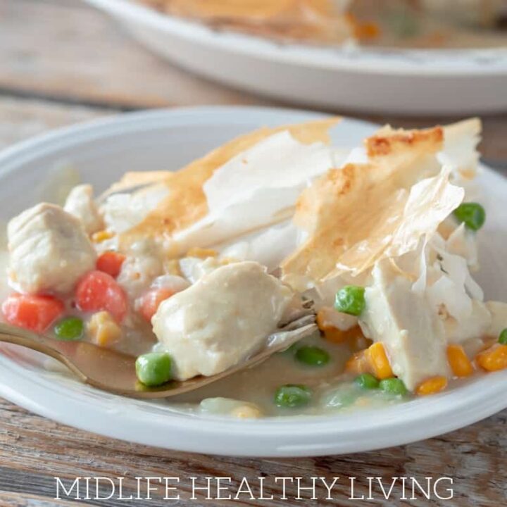 There is nothing better when it comes to comfort food than chicken pot pie! This delicious and healthy Weight Watchers chicken pot pie is easy to make and very low in points. 