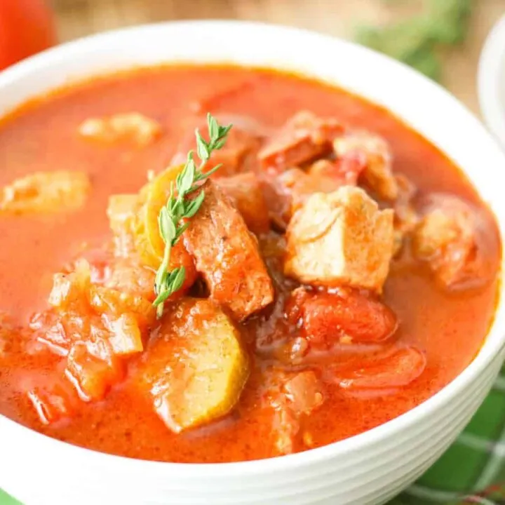 WW chicken sausage stew is a hearty dinner recipe that is great for meal prep. This delicious healthy chicken sausage stew is quick and easy! 