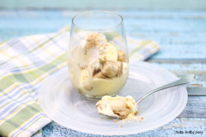 Featured image showing the finished healthy banana pudding ready to eat