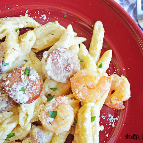 Featured image showing the cajun shrimp pasta recipe ready to eat.