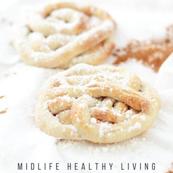 Featured image showing finished funnel cakes