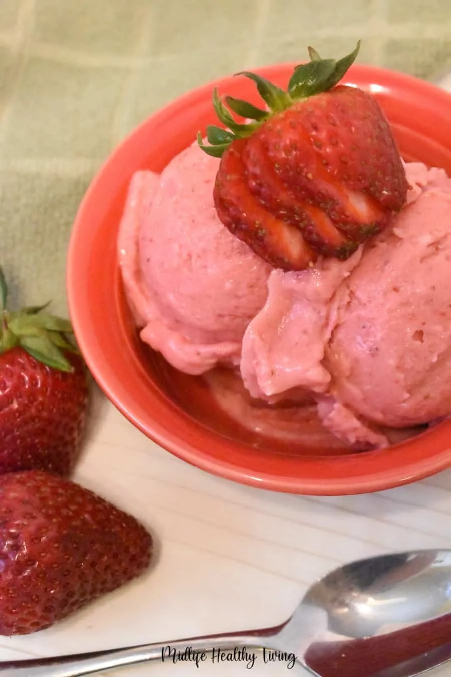 A look at a dish full of the delicious strawberry frozen yogurt for weight watchers. 