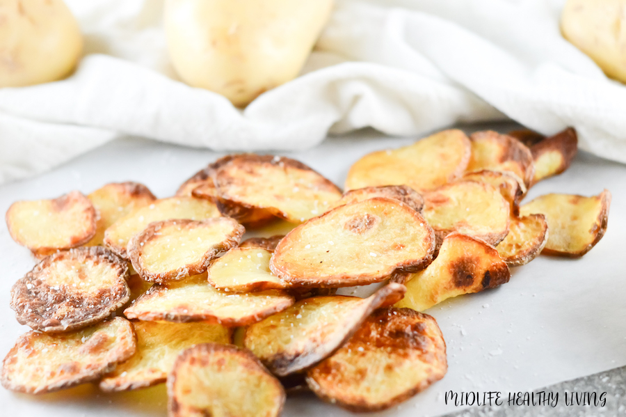 Featured image showing some of the finished weight watchers air fryer chips on a plate ready to be enjoyed.