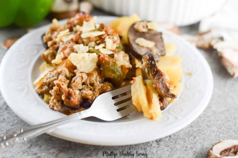 Featured image showing the finished weight watchers cheeseburger casserole ready to eat.