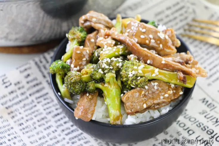 Featured image showing the finished beef and broccoli for weight watchers ready to eat.