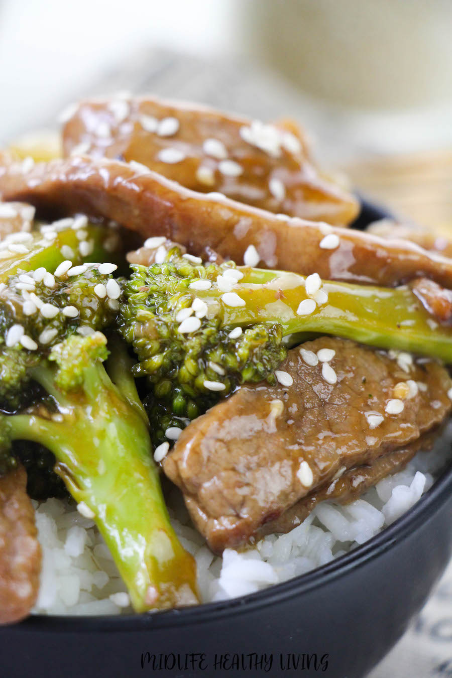 A close up view of the finished beef and broccoli recipe. 