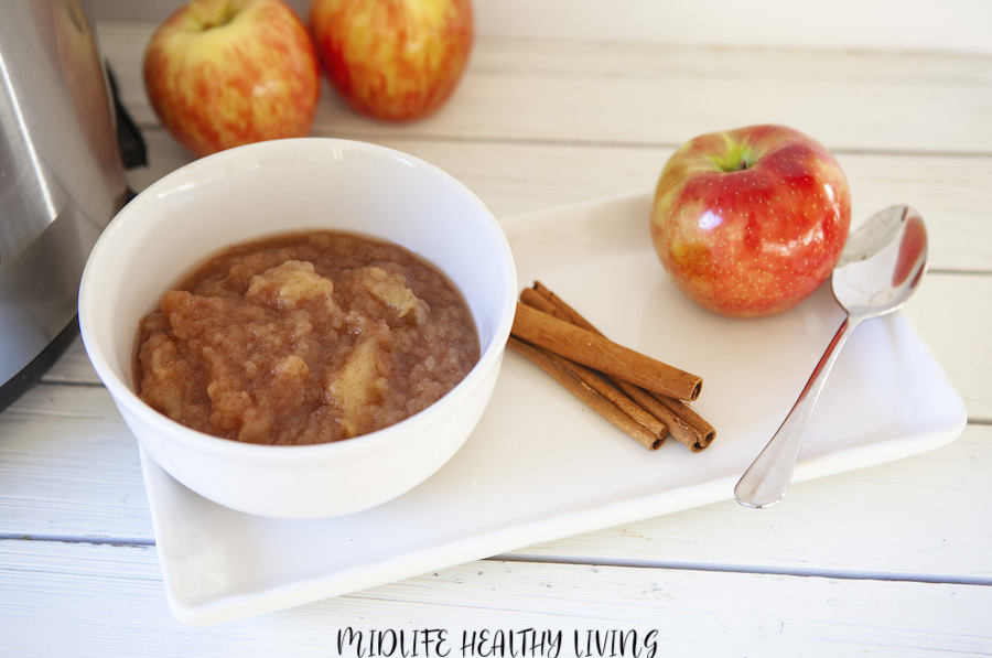 Here we see the weight watchers applesauce recipe ready to eat in a dish with a spoon on the side. 