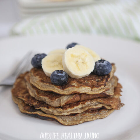 Featured image showing the finished WW banana pancakes ready to eat.