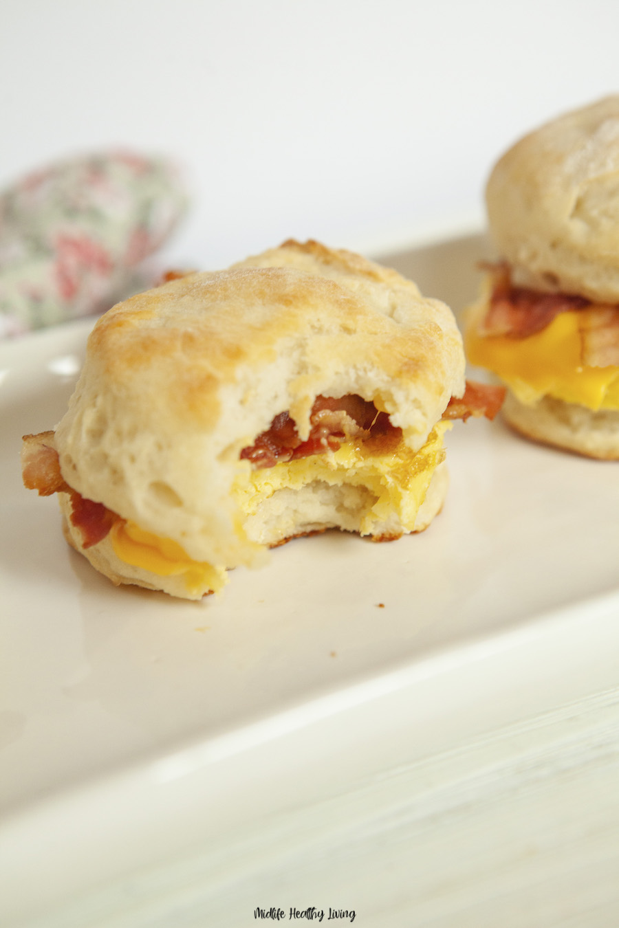 https://www.midlifehealthyliving.com/wp-content/uploads/2020/11/Weight-Watchers-Breakfast-Sandwich-2.jpg