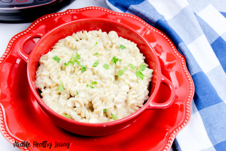 Featured image showing the finished Weight Watchers Mac and cheese made in the Instant Pot.