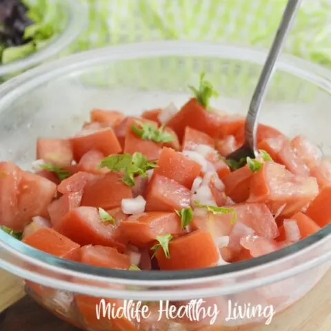 featured image showing the finished weight watchers tomato salad ready to eat.