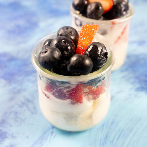 Featured image showing the finished weight watchers yogurt parfait ready to serve.