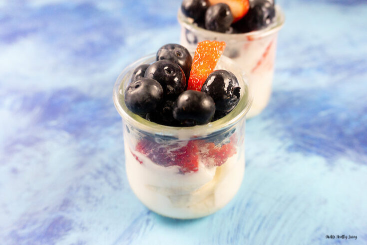 Featured image showing the finished weight watchers yogurt parfait ready to serve.