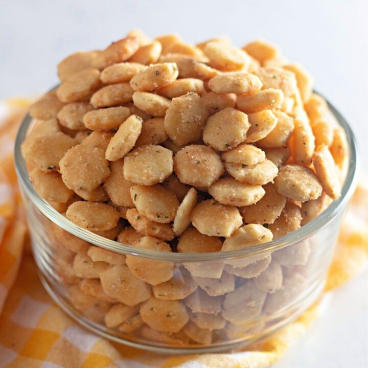 oyster crackers in a bowl