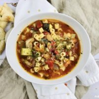 Featured image showing the finished Crockpot minestrone soup