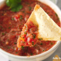 Featured image showing the finished healthy salsa recipe.