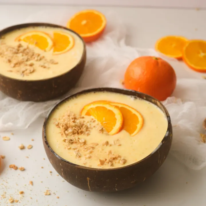 Featured image showing finished orange creamsicle smoothie bowl ready to eat