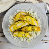 Featured image showing finished weight watchers turmeric chicken