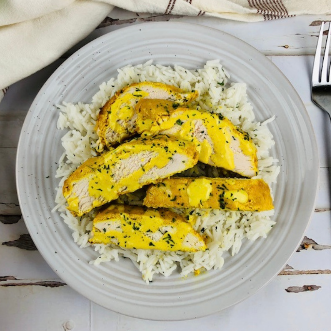 Featured image showing finished weight watchers turmeric chicken