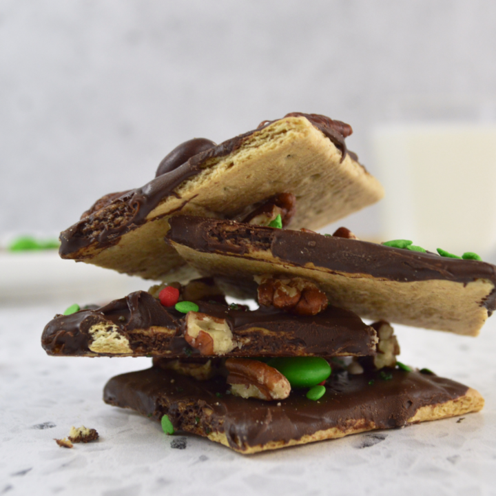 featured image showing finished Christmas cracker candy ready to eat