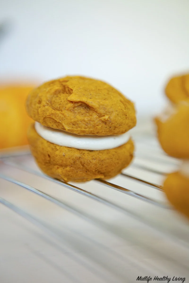 close up view of the finished pumpkin whoopie pie recipe. 