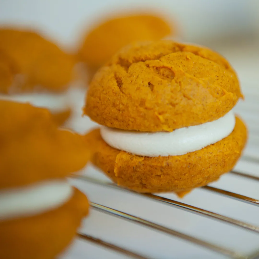featured image showing finished pumpkin whoopie pie recipe.