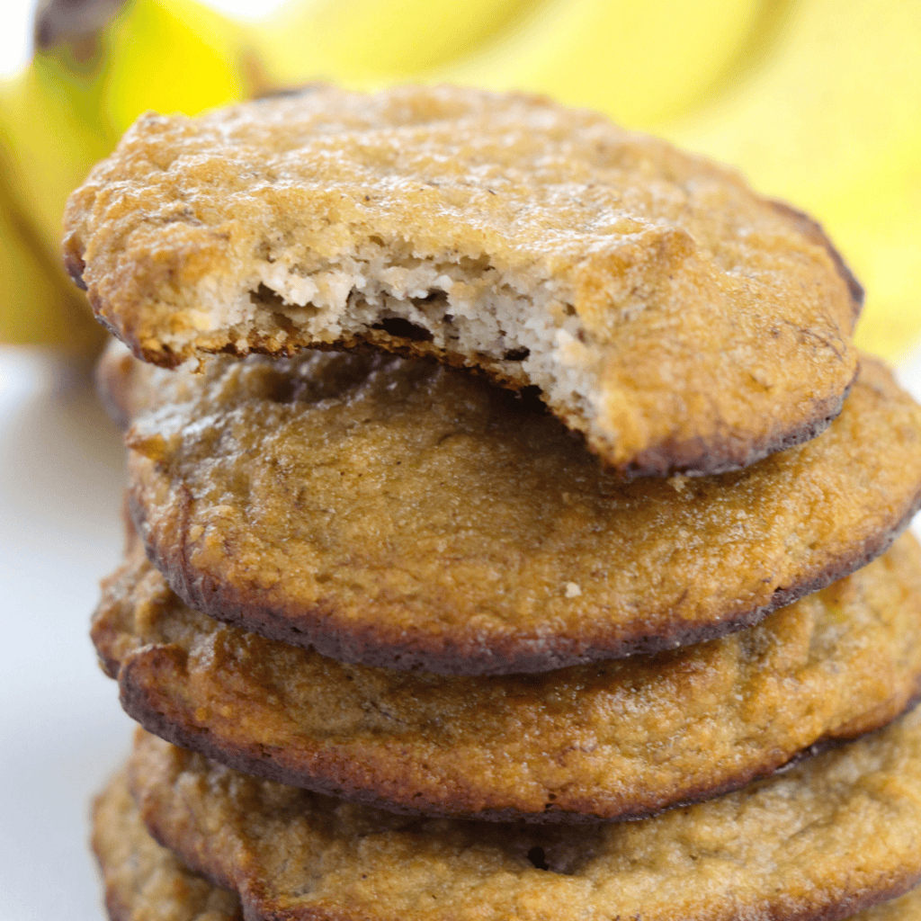 Finished banana cookies ready to be served