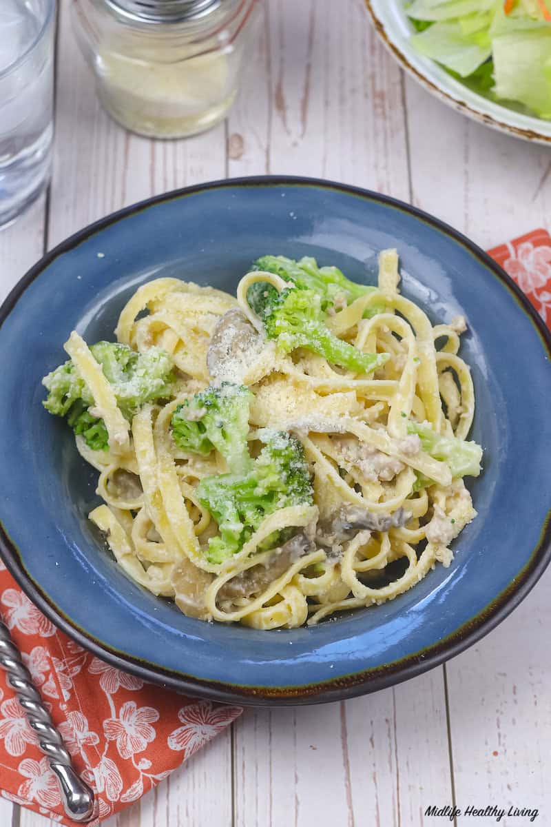 a dish of the finished ground turkey alfredo