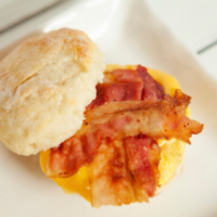 featured image showing finished weight watchers breakfast recipe sandwich ready to et