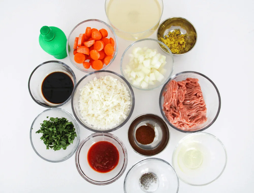 ingredients of weight watchers cabbage soup including carrots, ground turkey, and cabbage