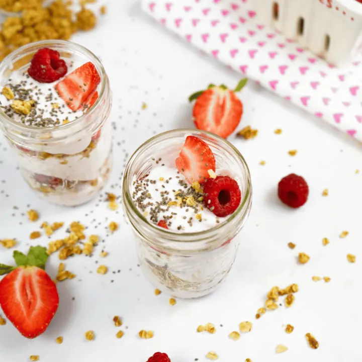 low fat and healthy yogurt parfait recipe