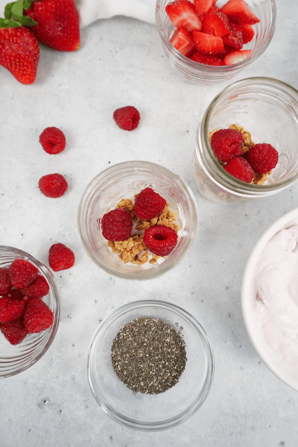 healthy yogurt parfait recipe with raspberries