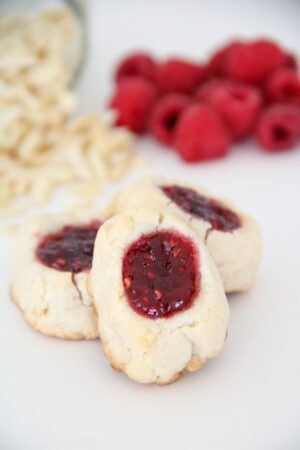 baked raspberry thumbprint cookies 