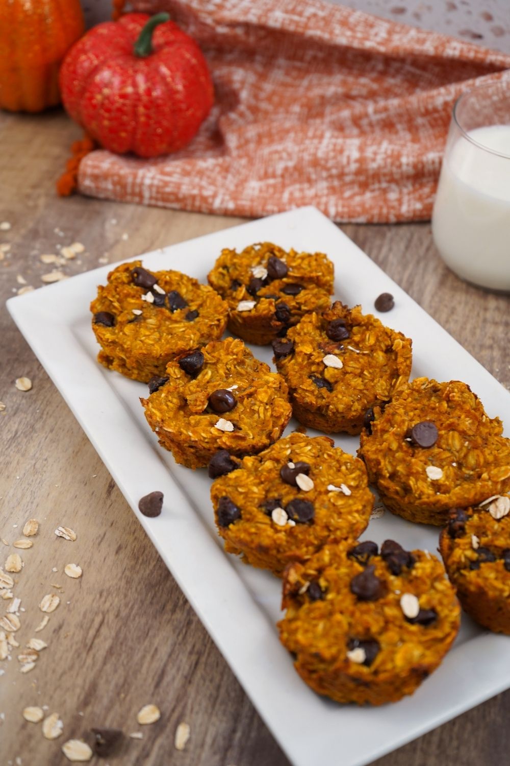 https://www.midlifehealthyliving.com/wp-content/uploads/2023/10/chocolate-pumpkin-oatmeal-cups.jpg